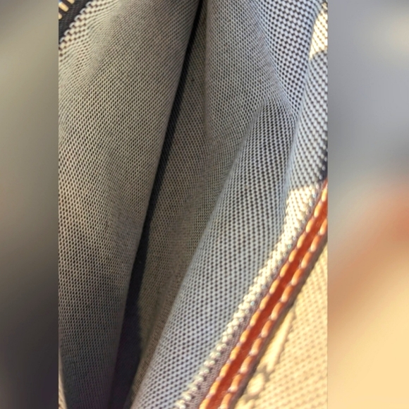 Dooney & Burke✨RARE✨ Donegal Crest Logo Collection Satchel in Canvas & Leather - Picture 4 of 10